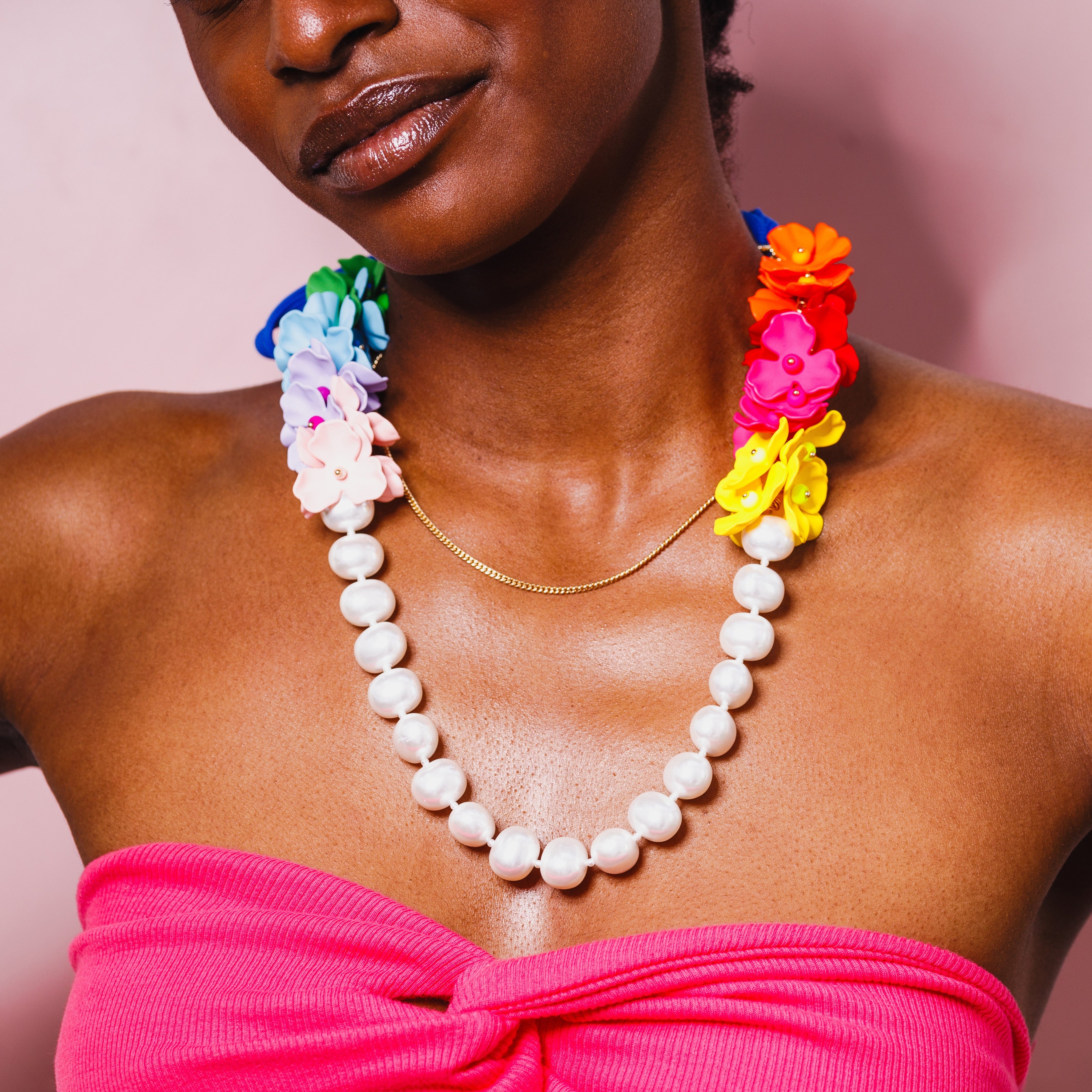 Bloom_Necklace_colorful_on_front_view